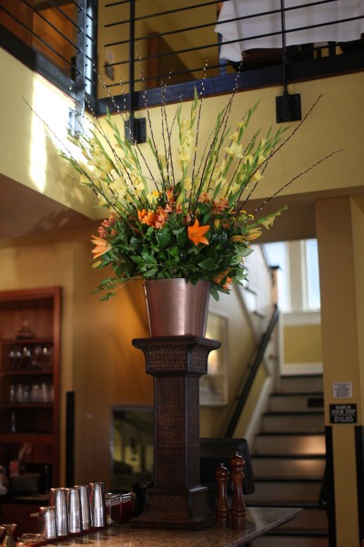 orange-and-yellow-tropical-large-flower-arrangement