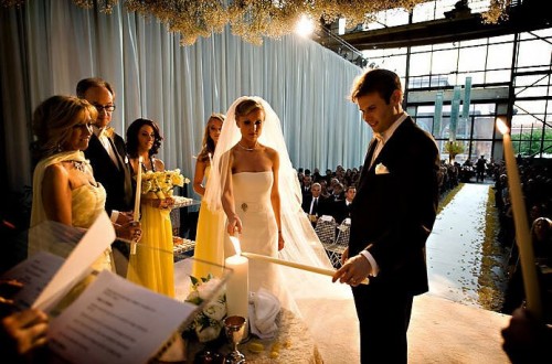 urban-outfitters-warehouse-wedding-ceremony urban-outfitters-warehouse-wedding-ceremony