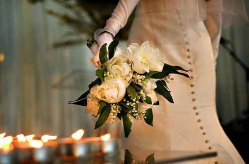 white-peony-bouquet-vintage-bride white-peony-bouquet-vintage-bride
