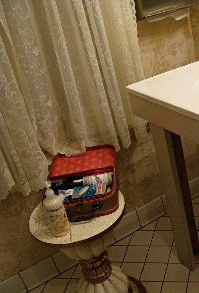 wedding-bathroom-baskets1 wedding-bathroom-baskets1