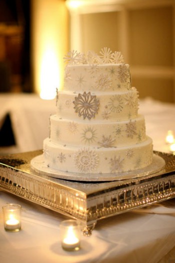 white-and-silver-snowflake-cake