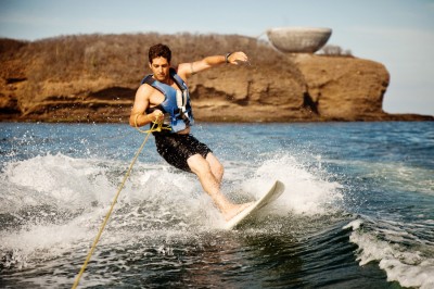 groom-surfing