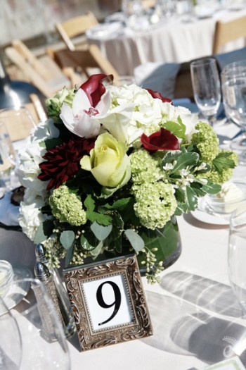 deep-red-and-spring-green-centerpieces deep-red-and-spring-green-centerpieces