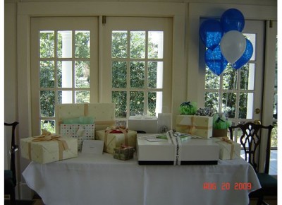 gifts-table
