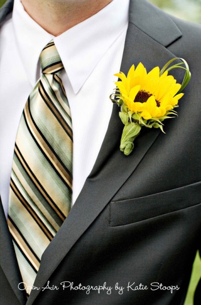 Sunflower boutonniere with grass accent via Wedding Invitation