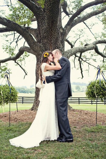 wedding-ceremony-under-tree