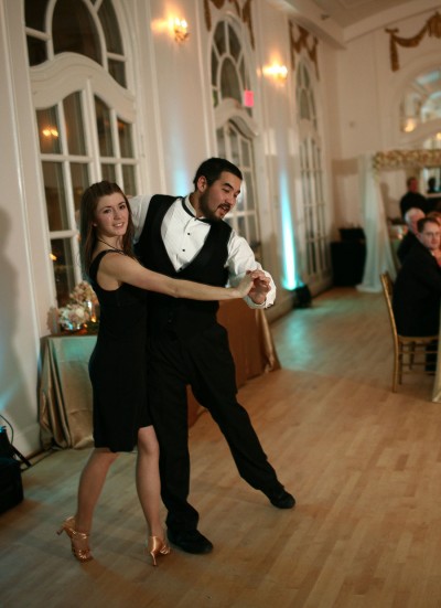 ballroom-dancers-perform-at-wedding-reception