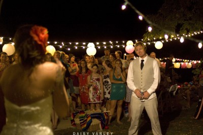 bride-singing-song-to-groom-2 bride-singing-song-to-groom-2