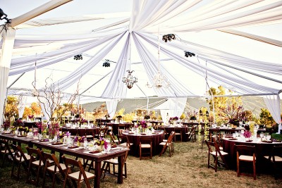 chandeliers-hanging-from-tent-outdoor-wedding-reception