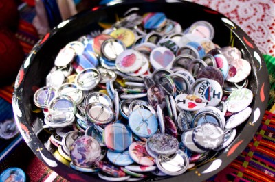diy-pinback-buttons-wedding diy-pinback-buttons-wedding