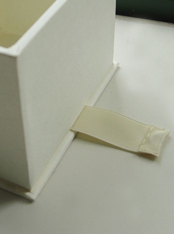 magnetic-closure-drop-spine-box