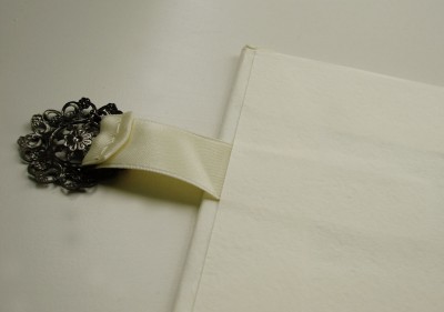 top-closure-filigree-for-drop-spine-box