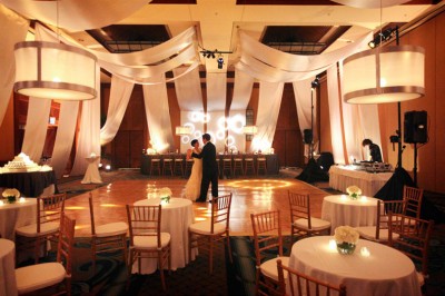 ballroom-draped-in-white-fabric