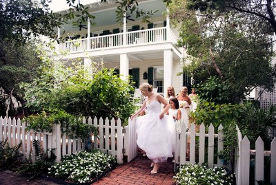 bride-bridesmaids-walking-to-wedding