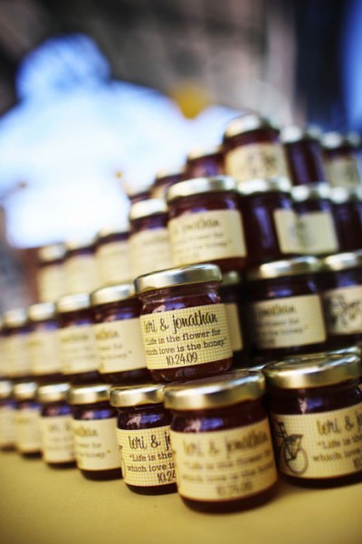 jars-of-honey-wedding-favors jars-of-honey-wedding-favors