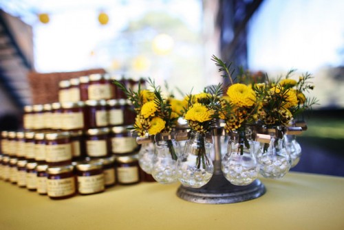 wedding-favor-table-yellow-mums-honey-favors wedding-favor-table-yellow-mums-honey-favors