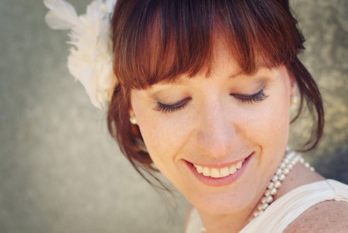 white-flower-and-feather-headpiece white-flower-and-feather-headpiece