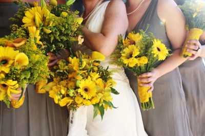 yellow-sunflower-bouquets-gray-bridesmaids-dresses