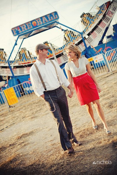 carnival-fair-engagement-photos