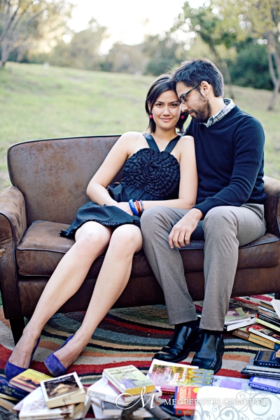couch-blanket-in-field-engagement-photos couch-blanket-in-field-engagement-photos