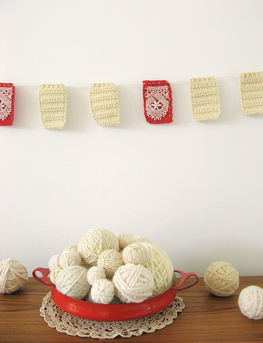 crocheted-garland-wedding-ideas crocheted-garland-wedding-ideas
