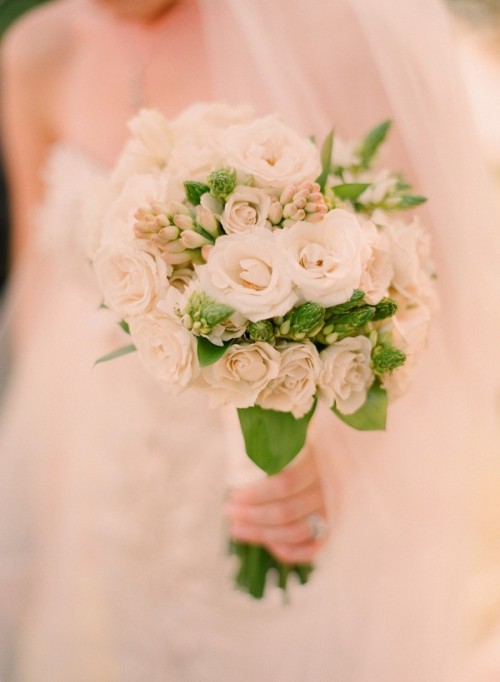 delicate-white-bouquet
