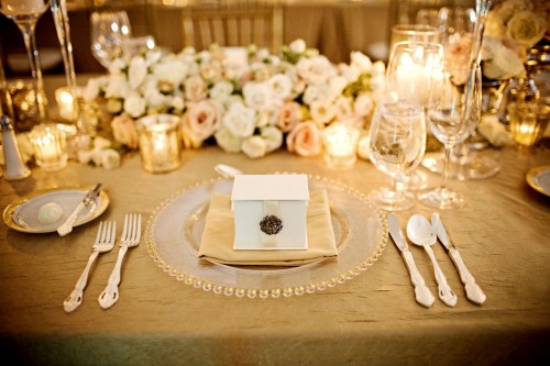 gold-and-cream-table-setting-place-setting-wedding-