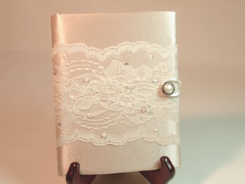 hand-beaded-folio-save-the-date hand-beaded-folio-save-the-date