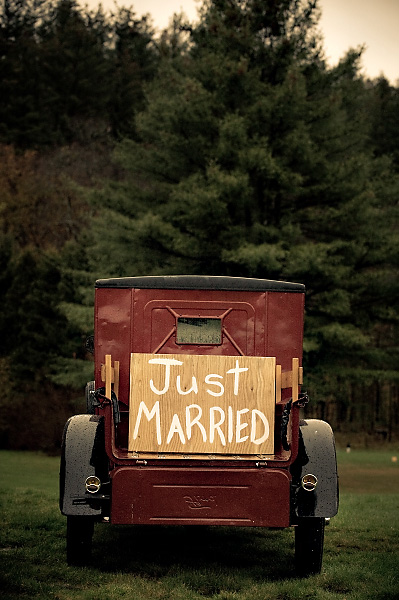 just-married-sign-on-tractor just-married-sign-on-tractor