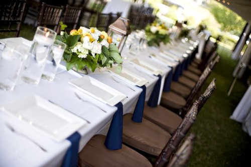 estate-table-yellow-centerpieces estate-table-yellow-centerpieces