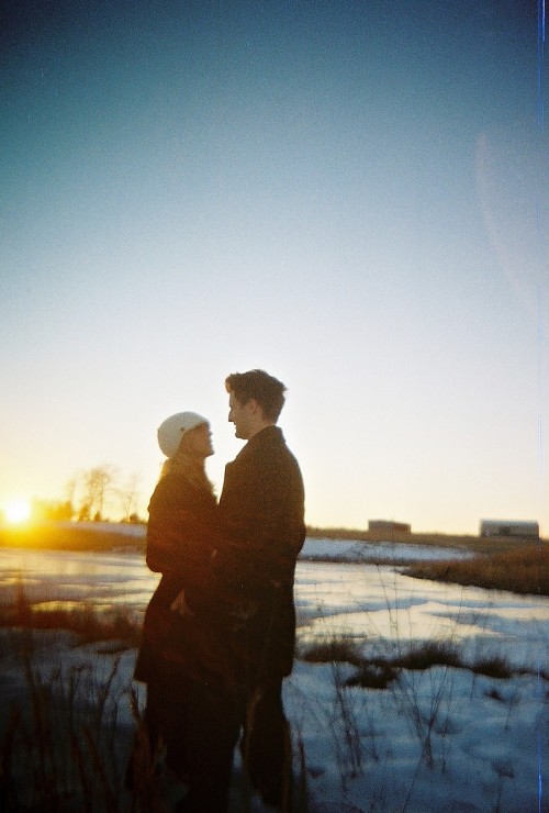frozen-pond-engagement-photos-18 frozen-pond-engagement-photos-18