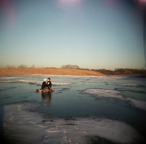 frozen-pond-engagement-photos-5 frozen-pond-engagement-photos-5