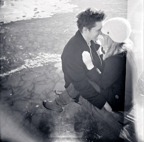 frozen-pond-engagement-photos-6 frozen-pond-engagement-photos-6