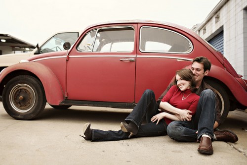 vintage-car-engagement-photos