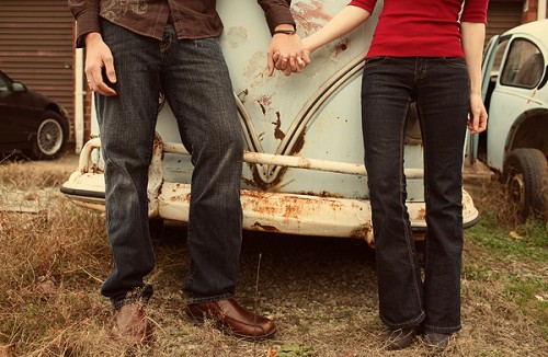 vintage-car-engagement-session