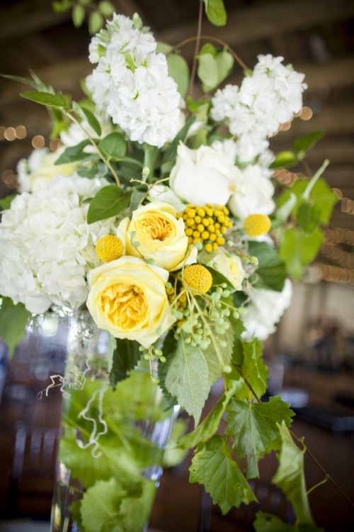 yellow-and-white-tall-centerpiece yellow-and-white-tall-centerpiece