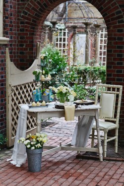 Blue and Yellow Easter Party Tablescape