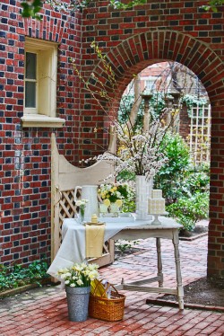 Peach and Yellow Springtime Table