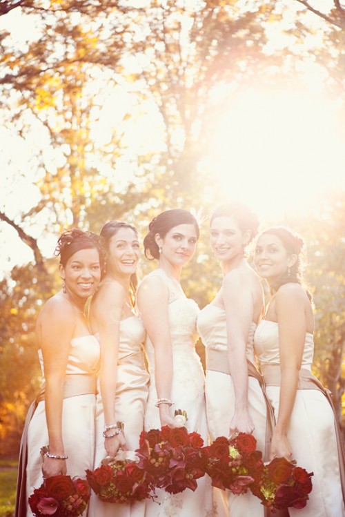 champagne-bridesmaids-red-bouquets champagne-bridesmaids-red-bouquets