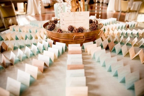 escort-card-table-pinecones