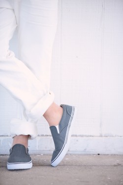 glamorous-gray-engagement-photos-2
