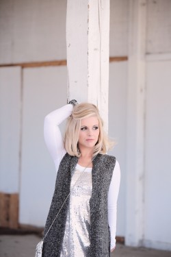 glamorous-gray-engagement-photos-6
