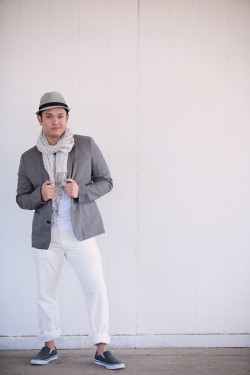 glamorous-gray-engagement-session-7