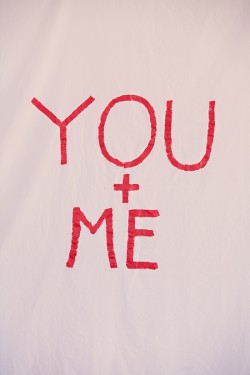 paint-your-love-red-and-white-engagement-photos-2