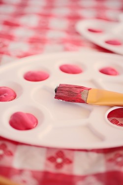 paint-your-love-red-and-white-engagement-photos-4 paint-your-love-red-and-white-engagement-photos-4