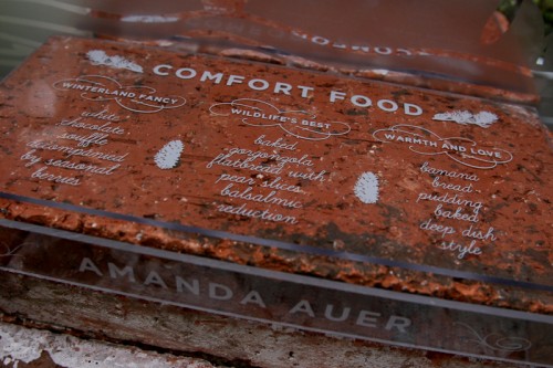 plexiglass-menus-wedding-ideas