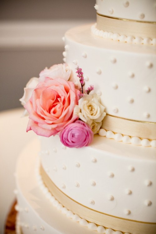ribbon-and-pearl-wedding-cake
