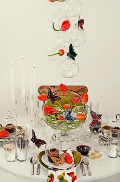 Modern Butterfly and Tulip Wedding Table Ideas