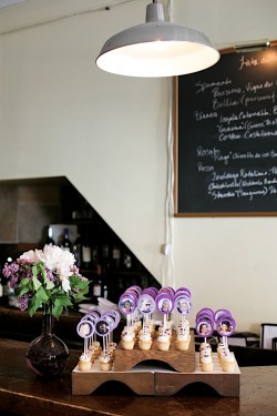Unique Escort Card Ideas Cupcakes-04