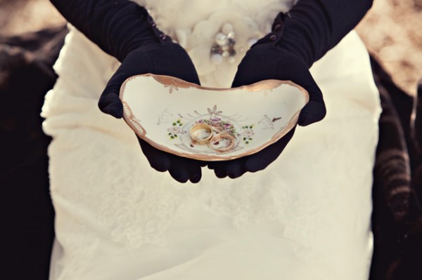 Elegant-Bride-Black-Gloves